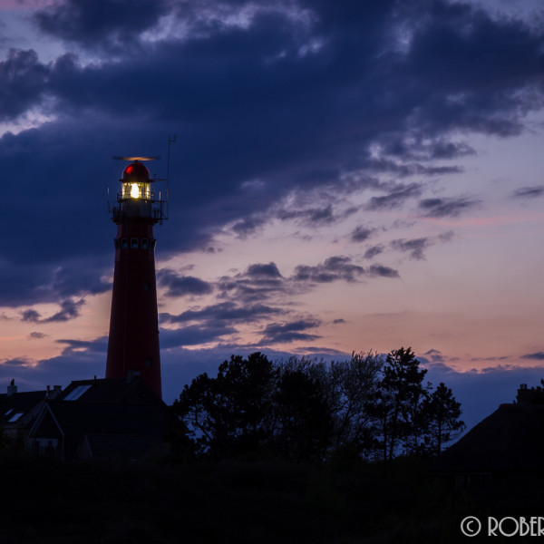 vuurtoren na zonsondergang